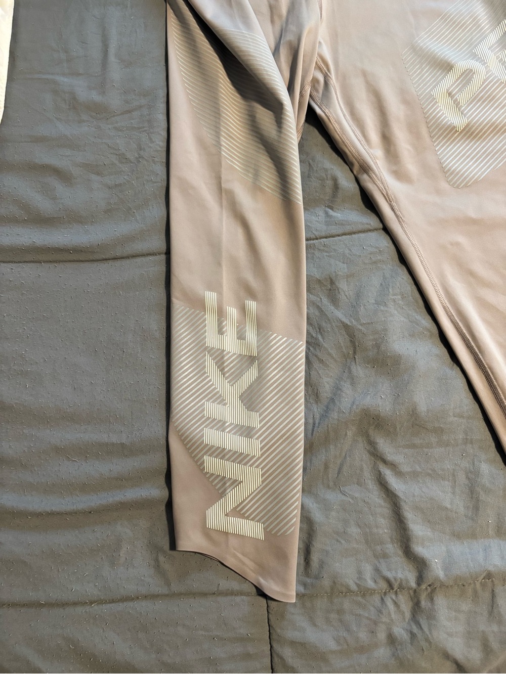 Nike Pro - Picture 2 of 4